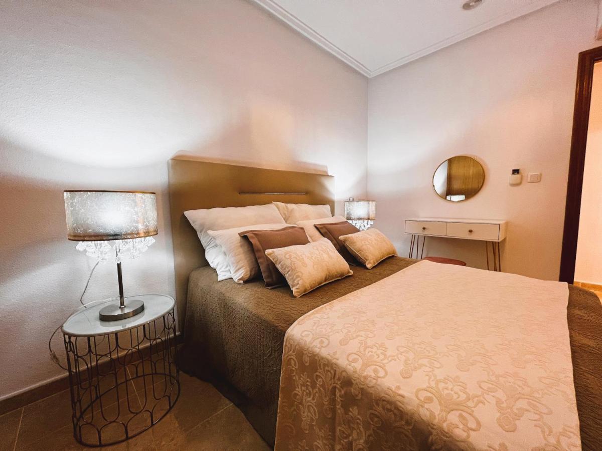 Holiday Suite Fragata Torrevieja Bagian luar foto