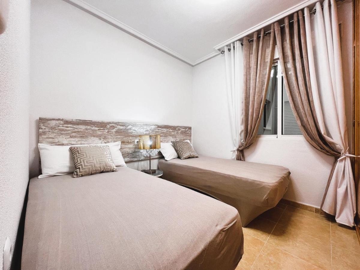 Holiday Suite Fragata Torrevieja Bagian luar foto