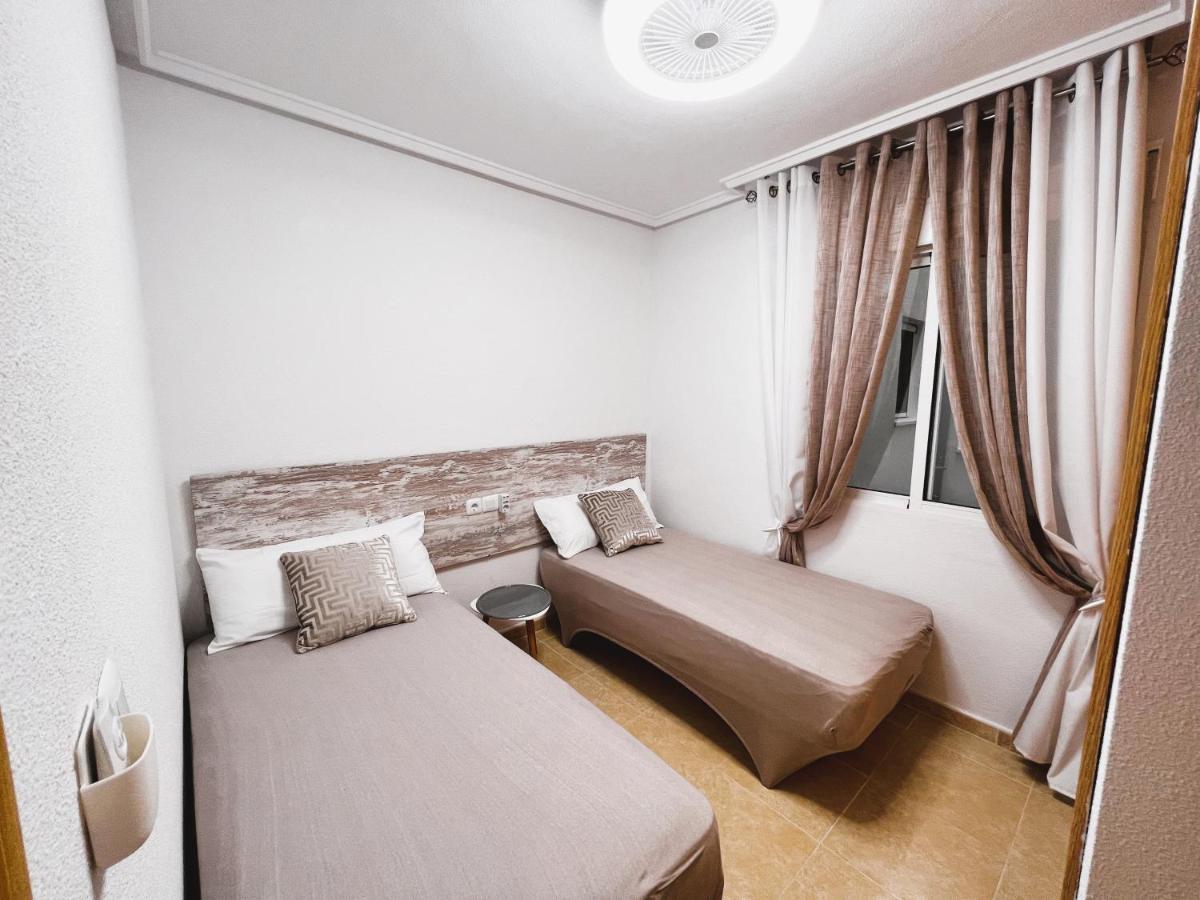 Holiday Suite Fragata Torrevieja Bagian luar foto