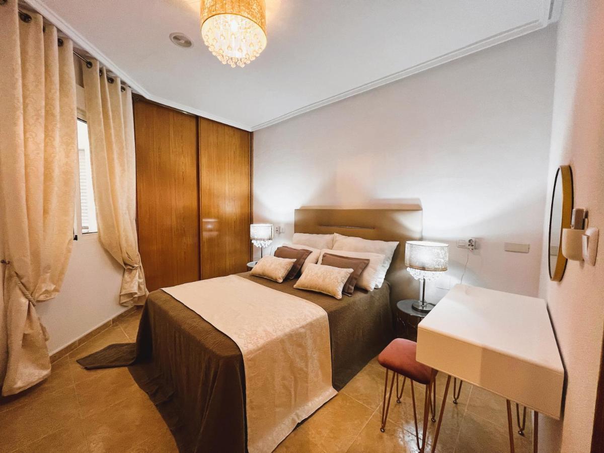 Holiday Suite Fragata Torrevieja Bagian luar foto