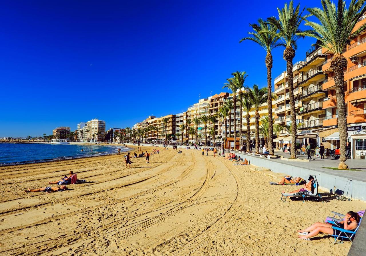 Holiday Suite Fragata Torrevieja Bagian luar foto