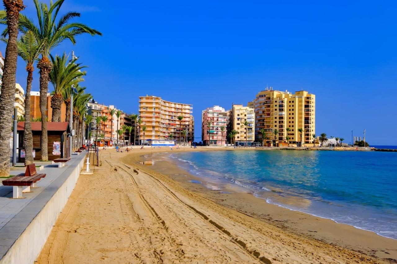 Holiday Suite Fragata Torrevieja Bagian luar foto